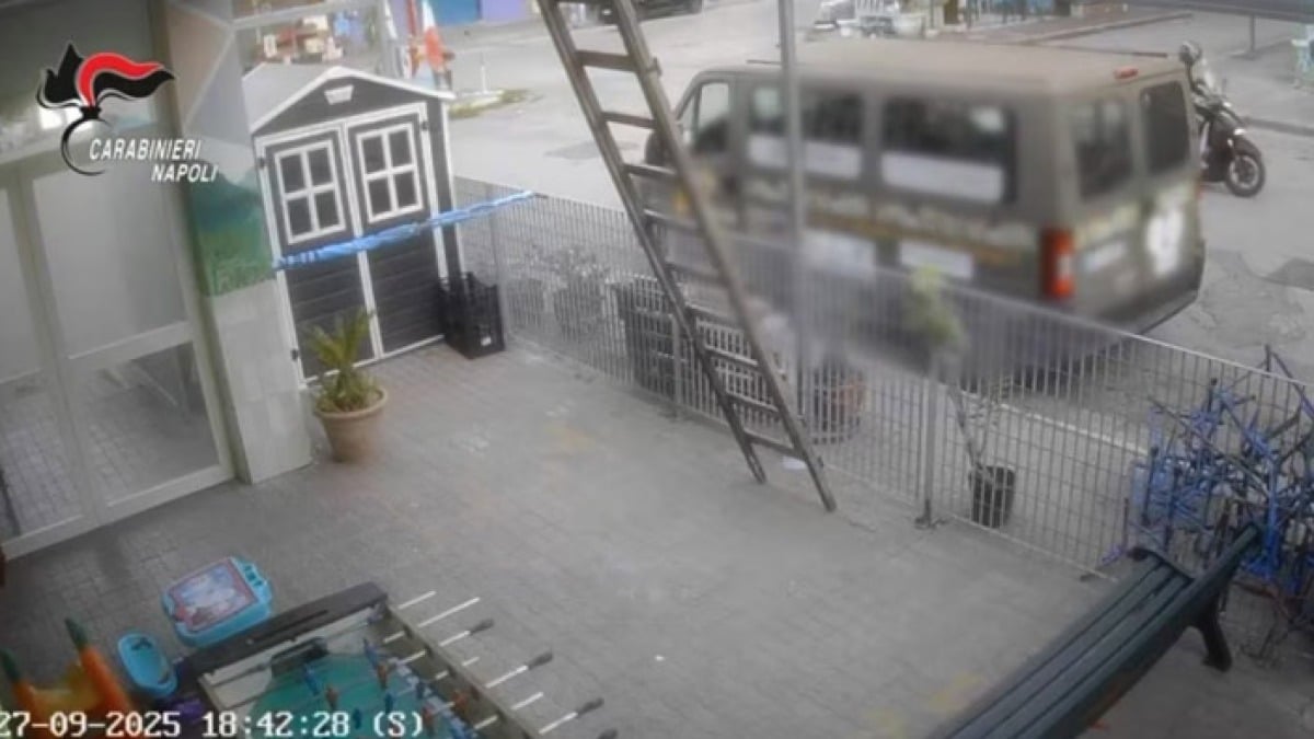 Sparatoria con tre sicari ripresa dalle telecamere - 