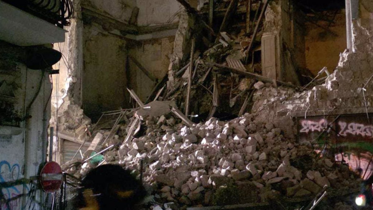 Palazzina crollata, sgomberati edifici vicini