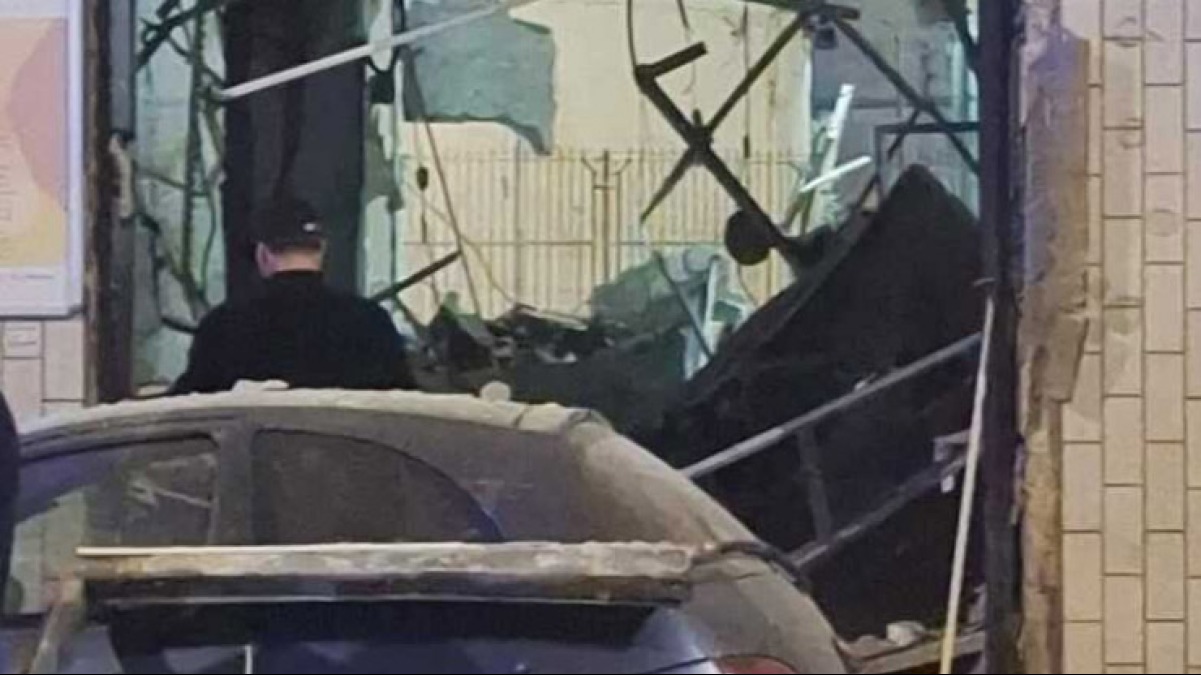 Esplosione distrugge salone di parrucchiere - 