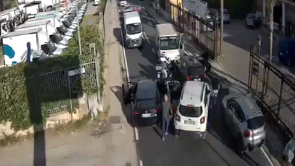 Irruzione e spari in strada, fermata la banda di rapinatori - 