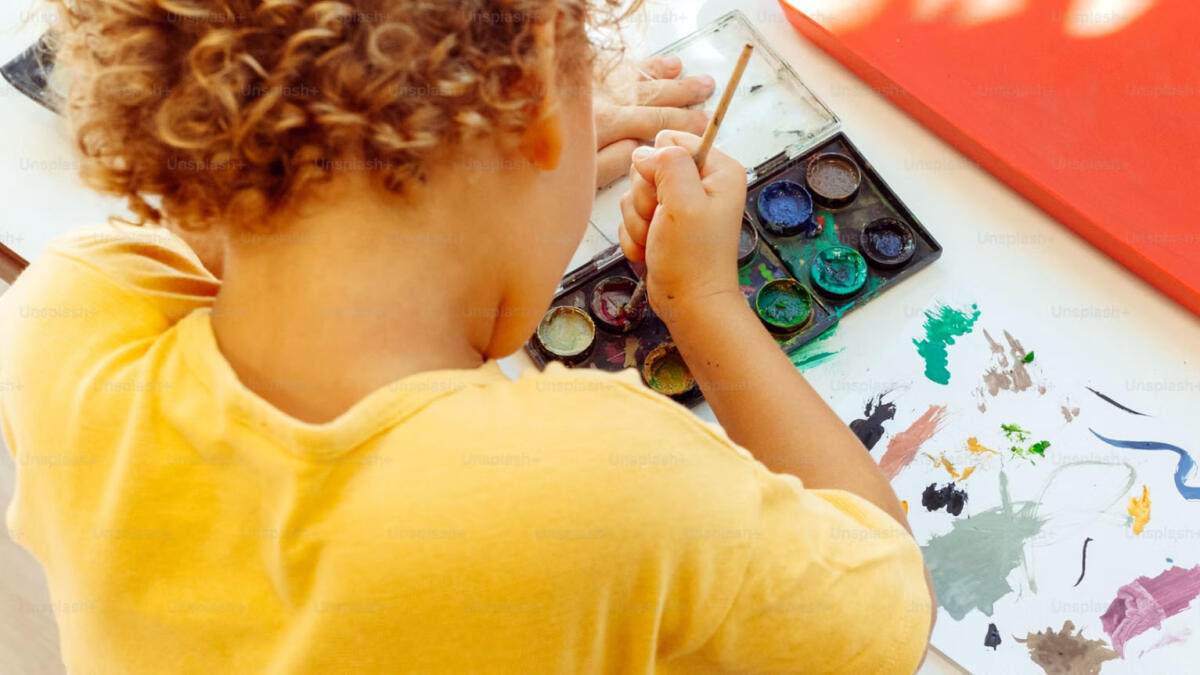Sequestra e lega al letto il figlio della convivente di 10 anni - 
