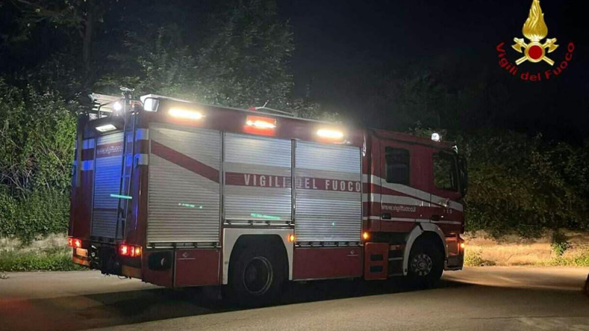 Incendio davanti alla storica pizzeria da Michele - 