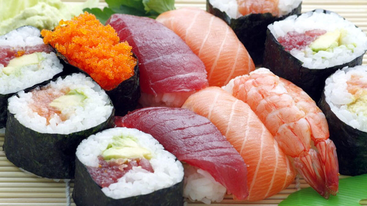 Sporcizia e anche trappole per topi nel ristorante di sushi - 