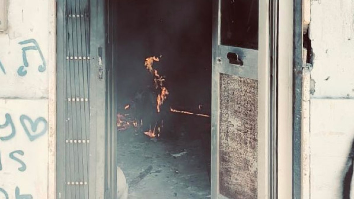 Raid incendiario contro la sede di Libera e Anpi a Boscotrecase - 