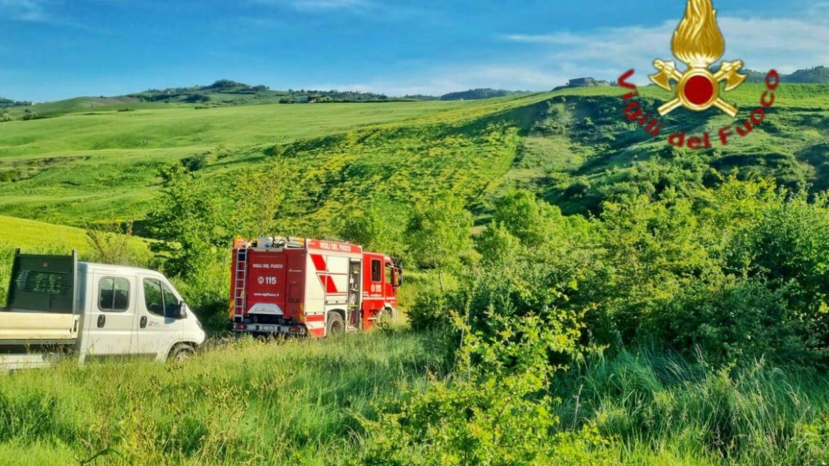 Attraversa i binari per fare prima, muore a 30 anni travolto dal Frecciarossa - 