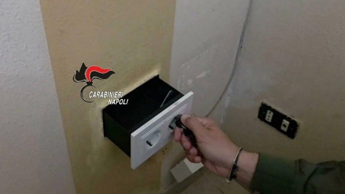 Droga nella presa di corrente, arrestata coppia di sposini - 