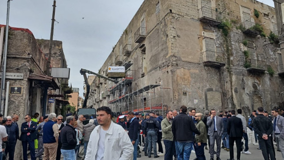 Camorra vesuviana, via alla demolizione del palazzo dei Gionta - 