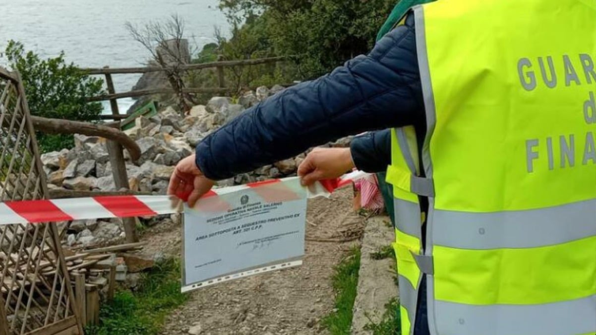 Sequestrato complesso da 2000 metri quadri in Costiera