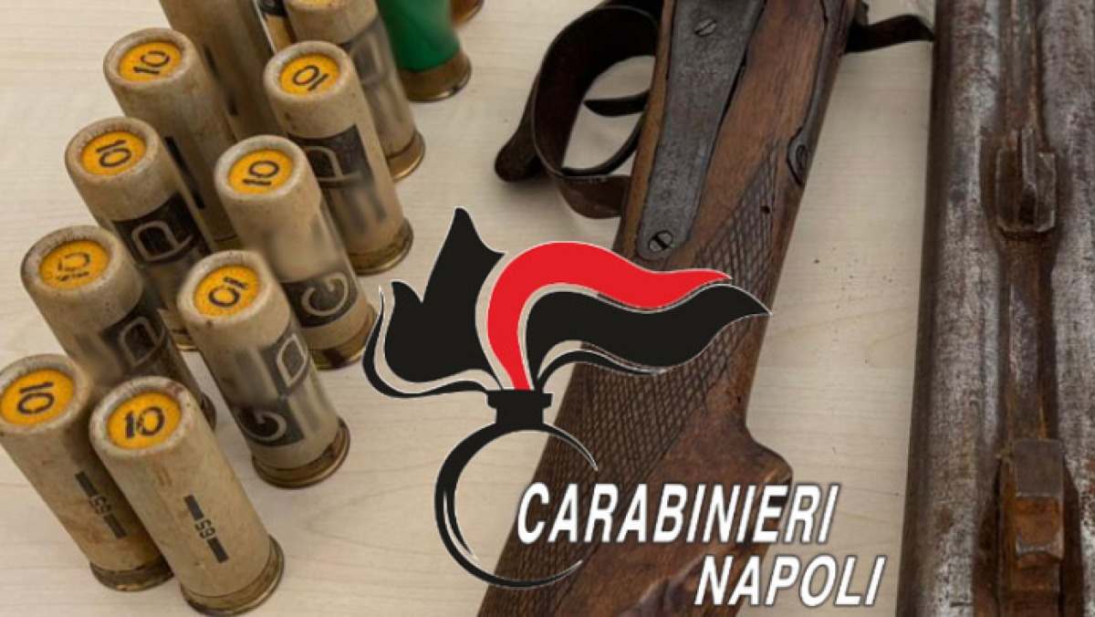 Scoperto con un fucile a canne mozze pronto a sparare - 