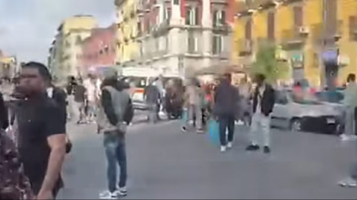 Rissa a Porta Capuana, giovane muore accoltellato - 