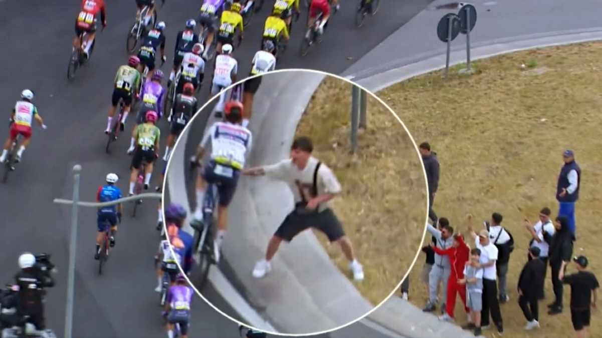 Il Giro d'Italia passa nel Nolano, ragazzo prova a far cadere i ciclisti - 