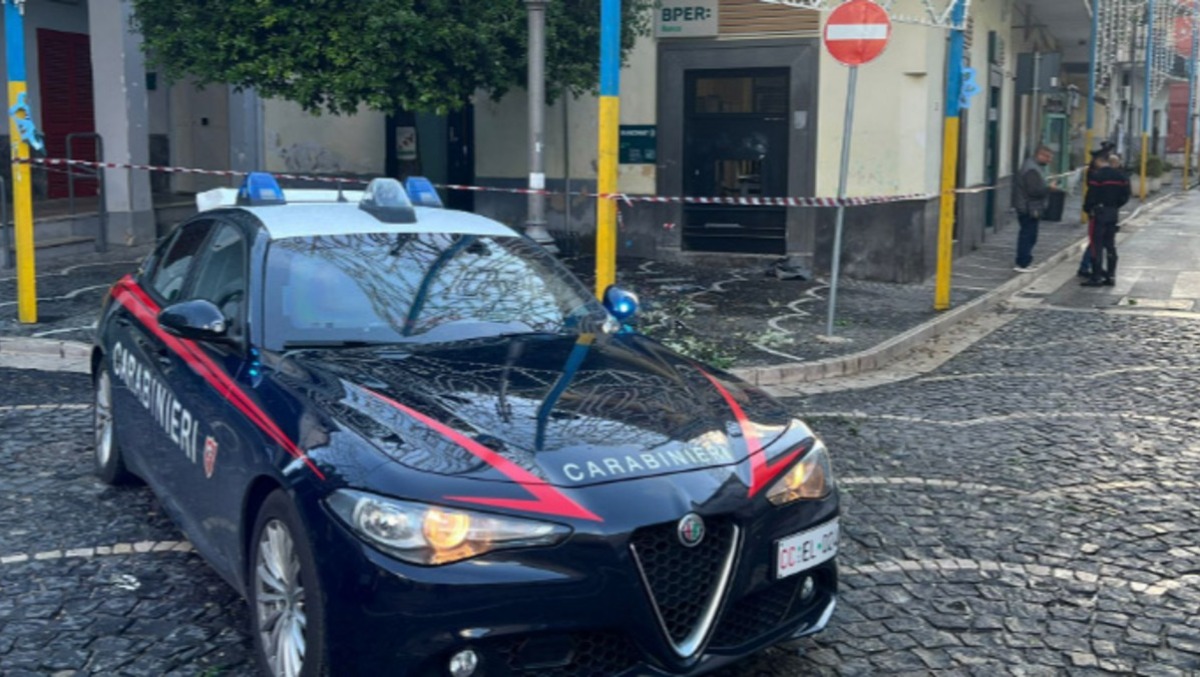 Banda della marmotta per fa esplodere il bancomat e lo svuota - 