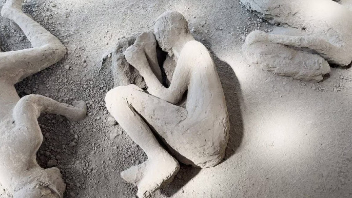 Scavi di Pompei, emerge il medico che scappava dall'eruzione - 