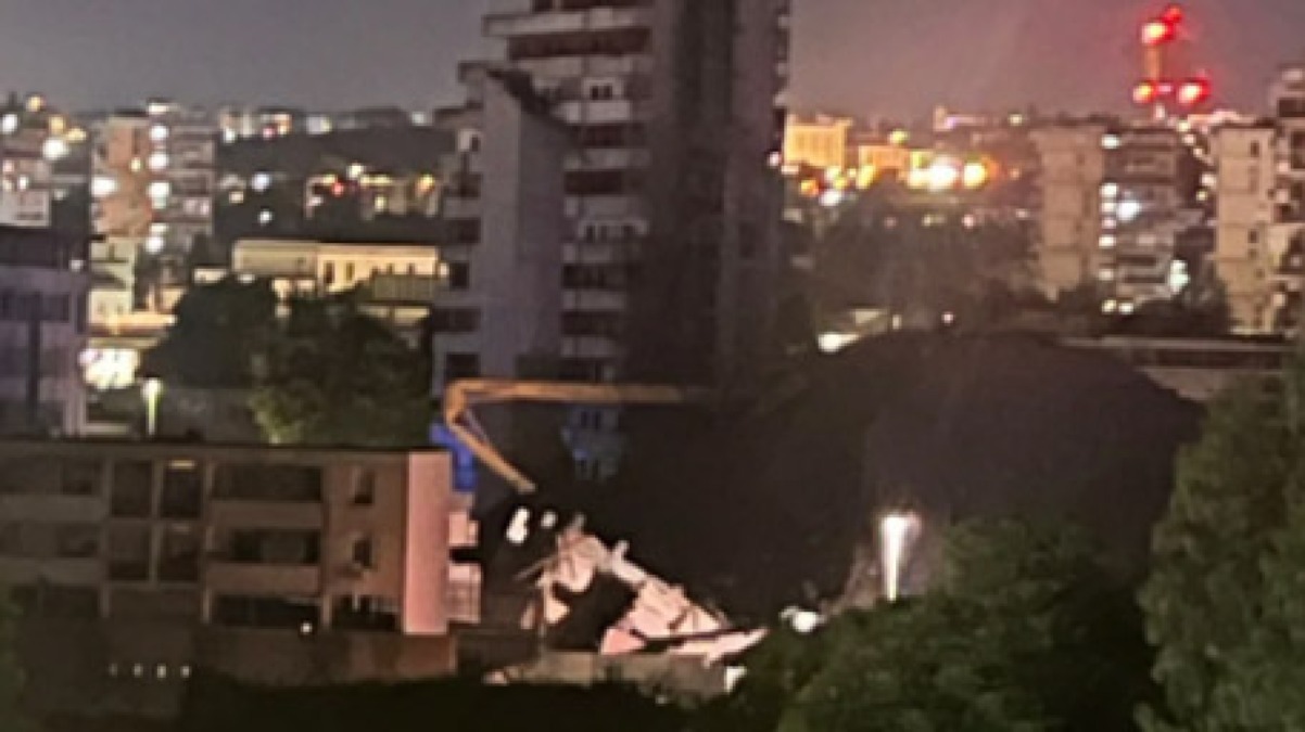 Crolla parte di una Vela a Scampia: feriti e 300 sfollati - 