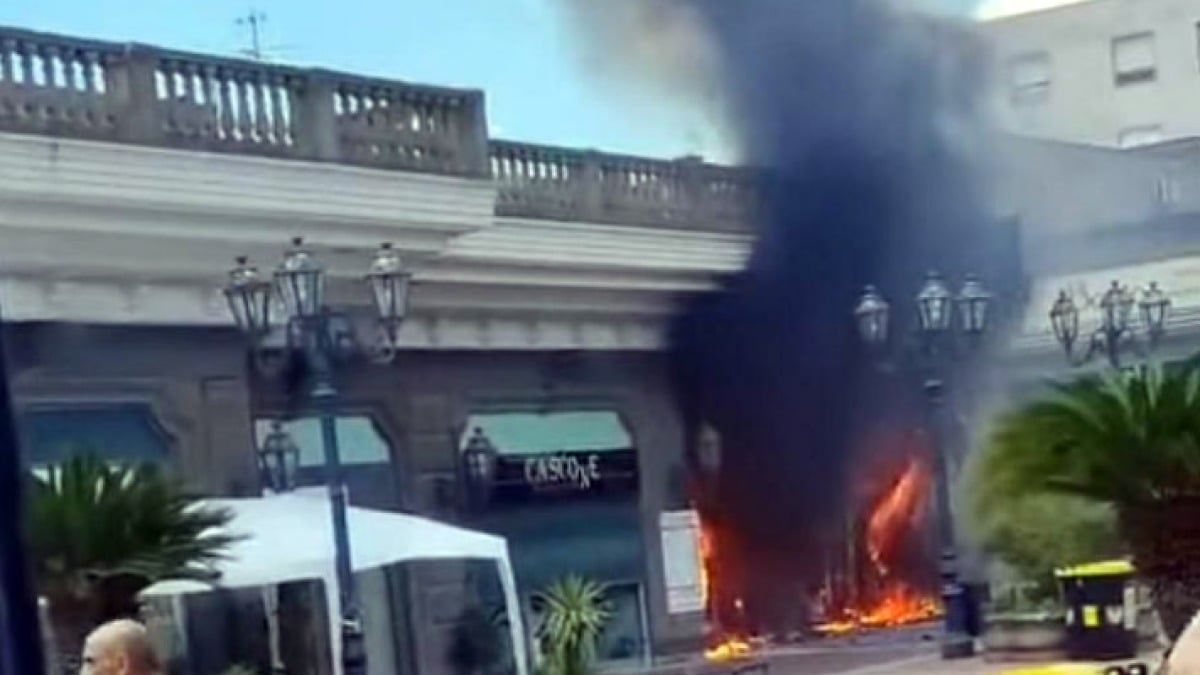 Incendio nel centro commerciale, pompieri sul posto - 