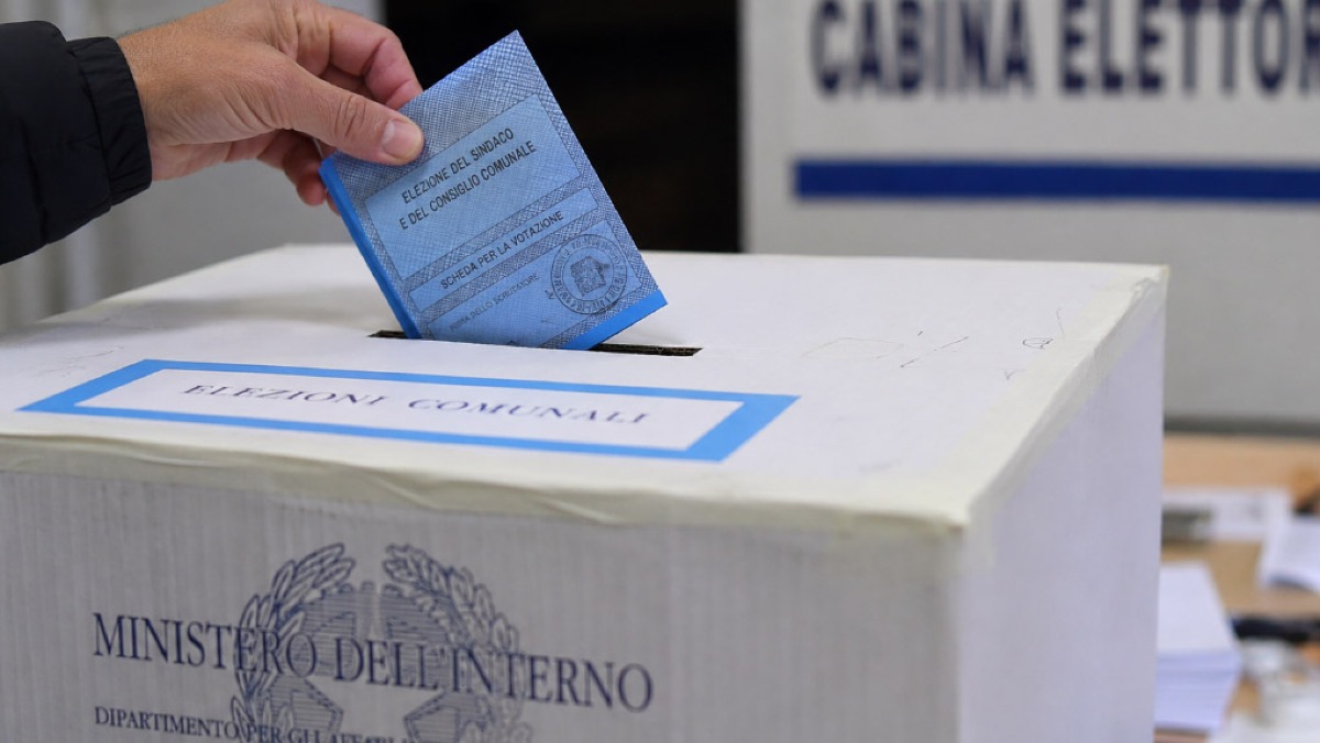 Pompei, voto di scambio per 50 euro ma con foto. Spunta il tariffario - 