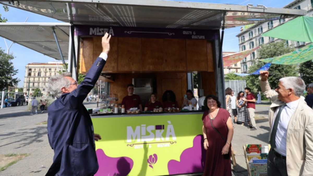 Inaugurati i sei chioschi a Piazza Garibaldi - 