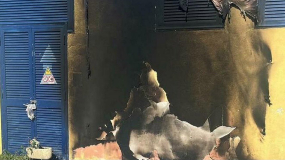 Bruciato lo striscione con il volto di Martina Carbonaro - 