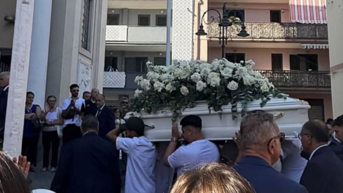 Addio commosso a Giovanni a Poggiomarino, il ricordo del commissario - 