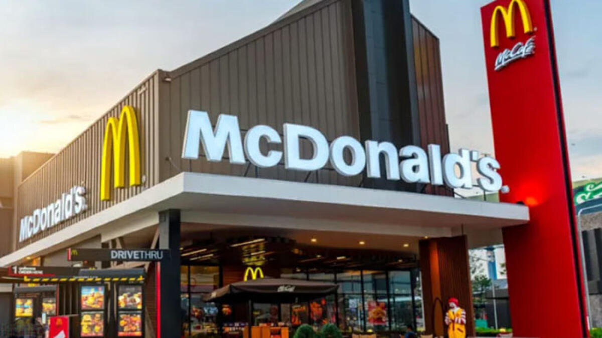 Più forze dell'ordine contro i minori armati davanti ai McDonald's - 