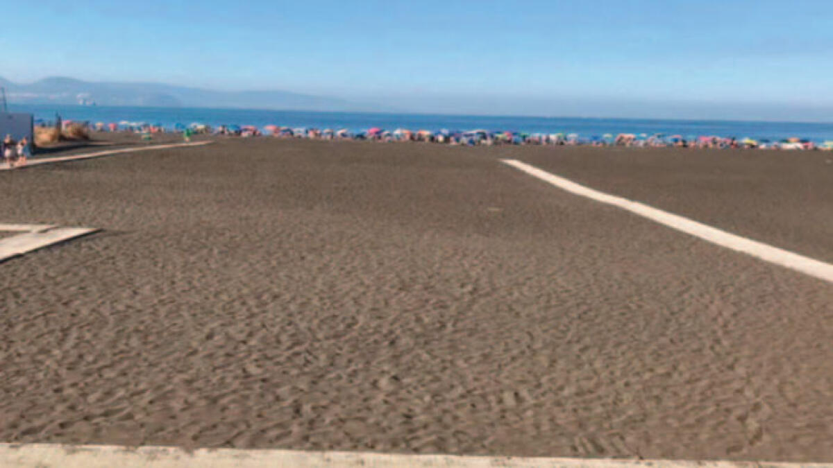 Spiaggia libera chiusa, scoppia la protesta dei bagnanti - 