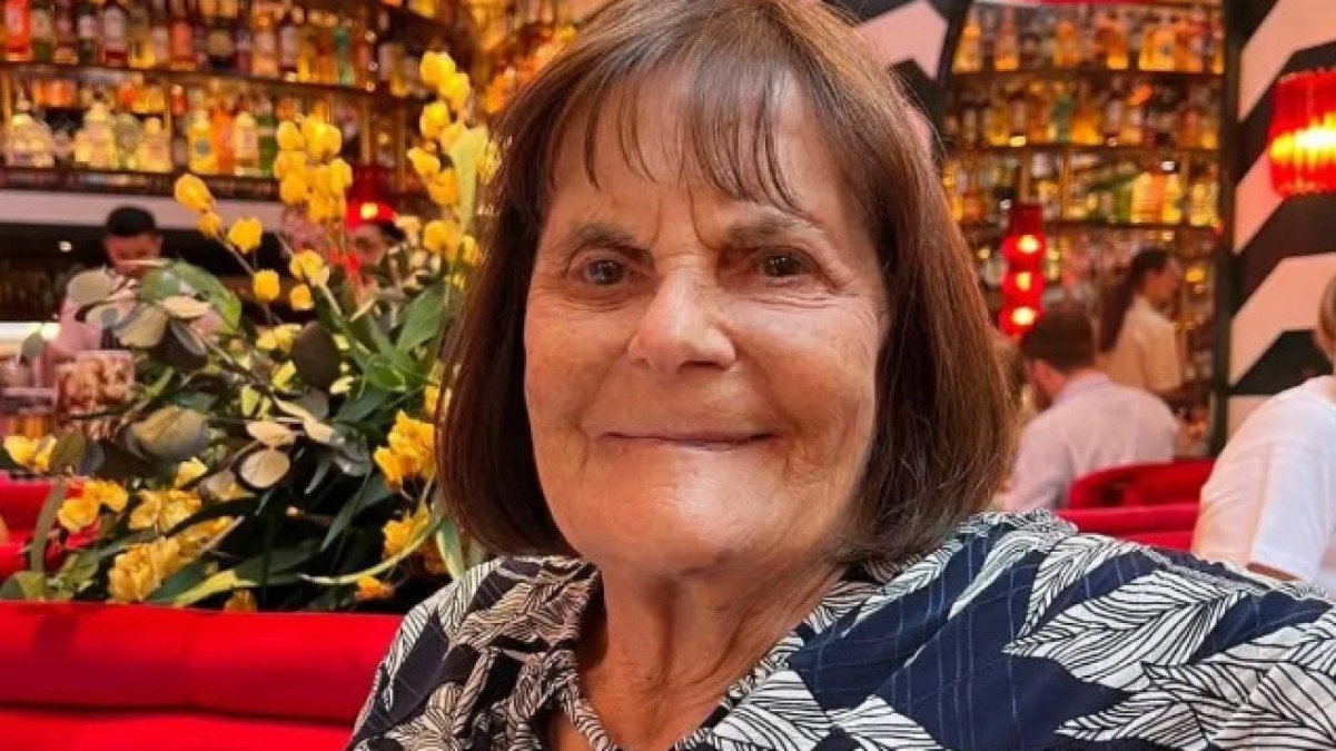 "Mia madre è morta", l'altra figlia: "No, è viva". Caos sulla nonna del web - 