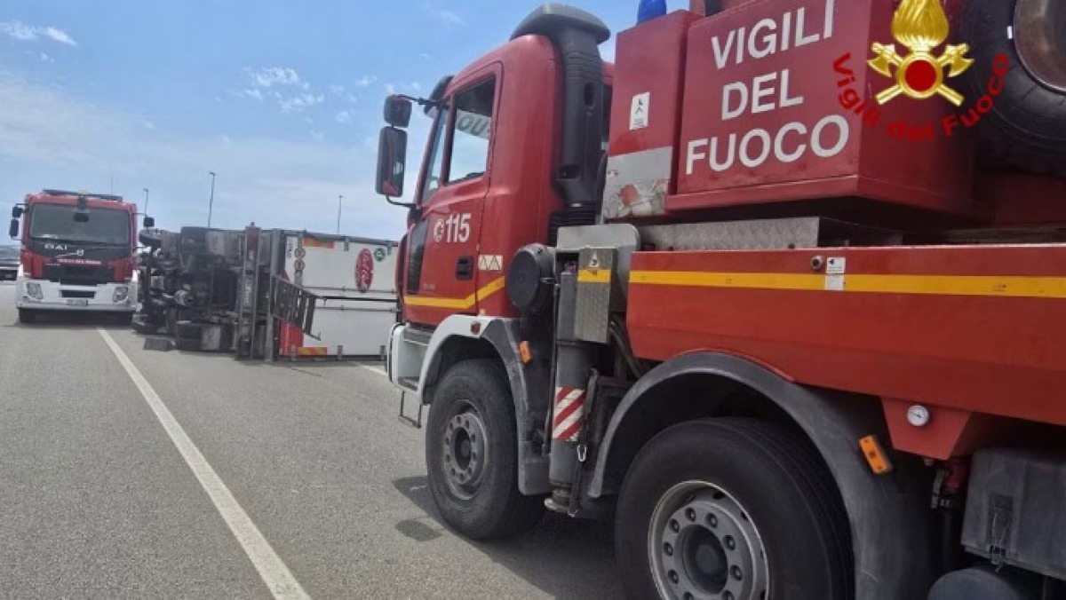 Camion frigo ribaltato, la vittima è un 30enne di Casalnuovo - 
