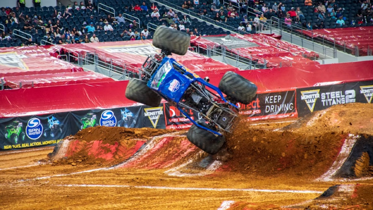 Blitz alla Mostra, vietato lo show dei Monster Truck - 