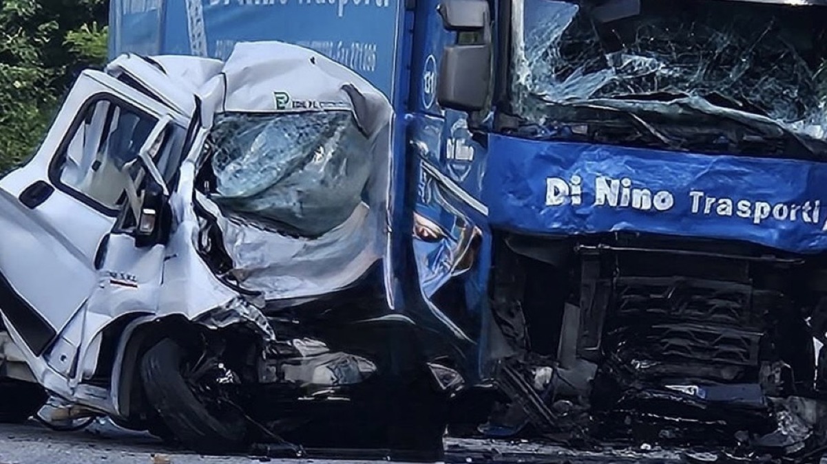 Terribile schianto sulla superstrada: due morti e una persona in fin di vita - 