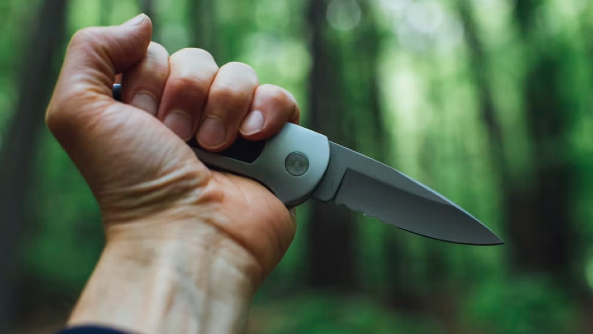 Babybandito minaccia passanti con un coltello di 18 centimetri - 