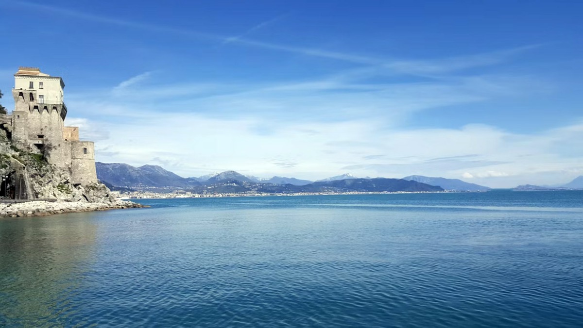 Sigilli alla spiaggia, la località della Costiera rischia di dire addio all'estate - 