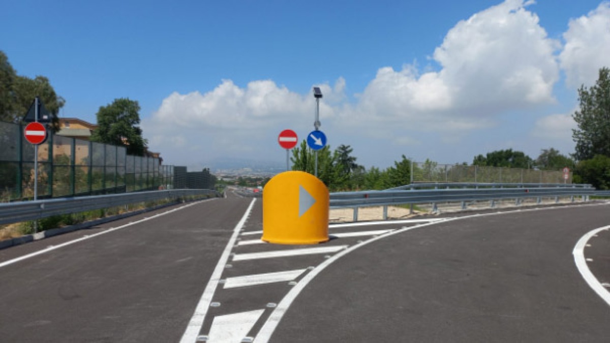 A piedi sulla Statale 268 per togliersi la vita: donna di Ottaviano salvata dai poliziotti - 