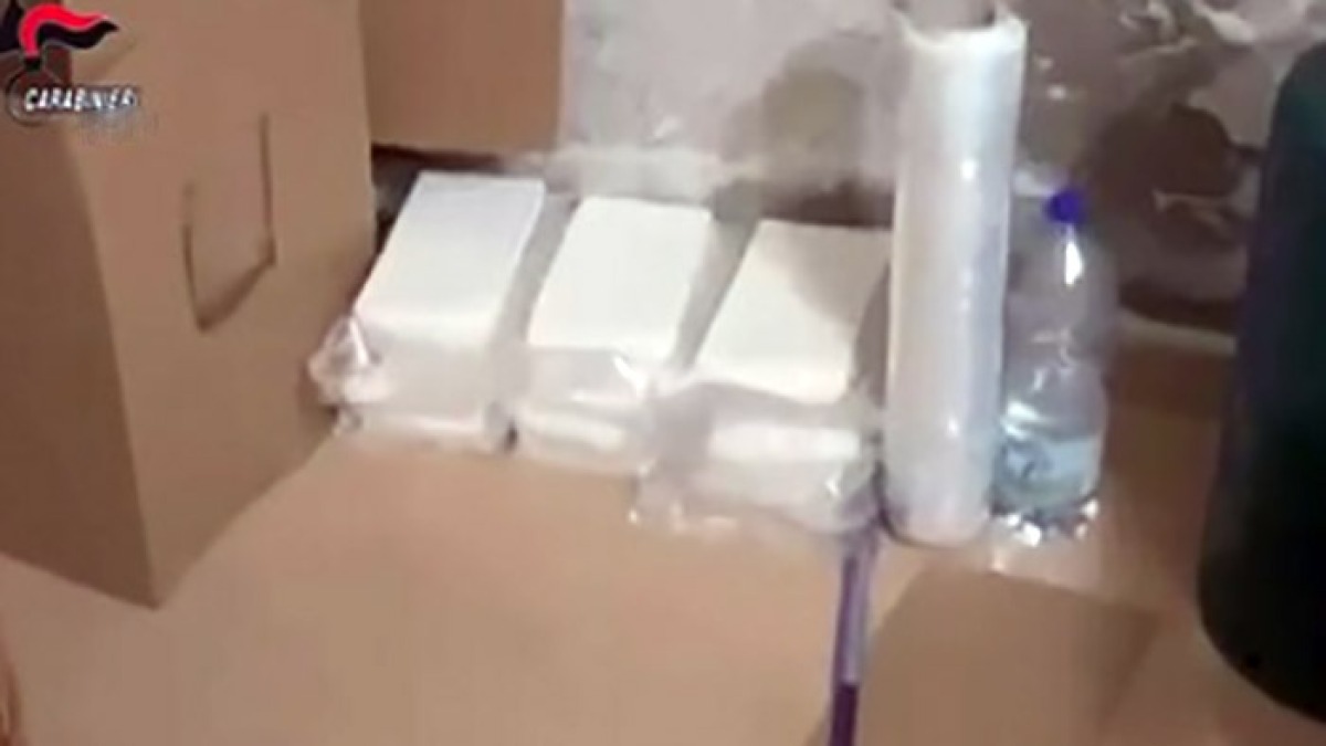 I camorristi derubano i narcos sudamericani di 300mila euro di droga - 