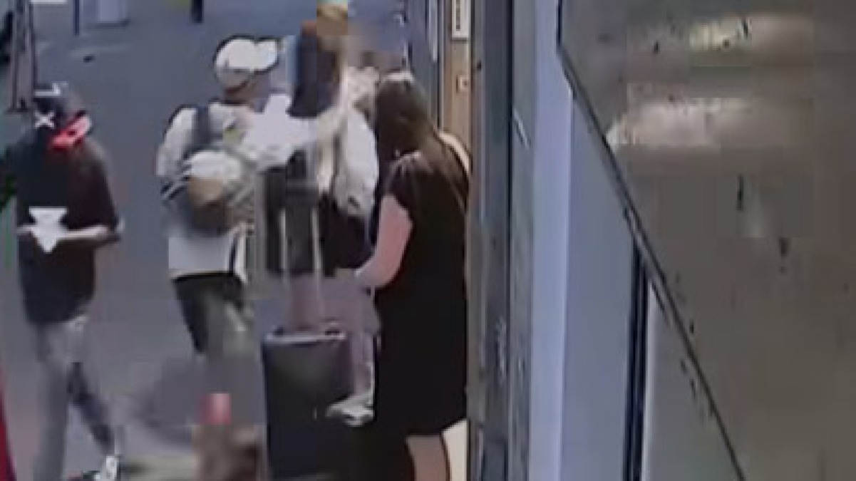 Turisti rapinati in strada, due commercianti offrono soggiorno gratuito - 