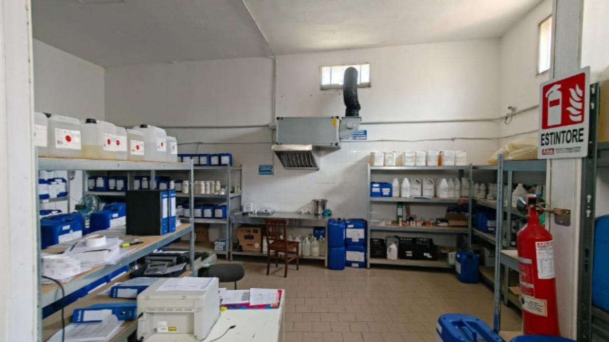 Scoperto e sequestrato laboratorio di liquidi per sigarette elettroniche - 