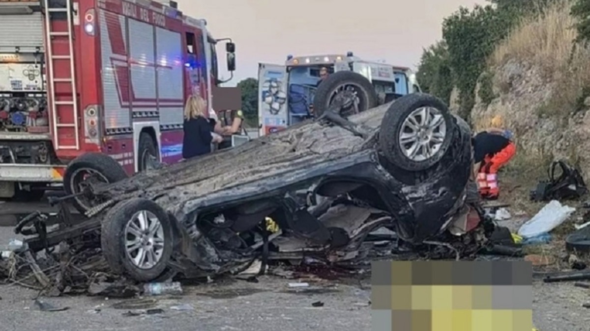 Auto si ribalta, morti due uomini e una donna - 