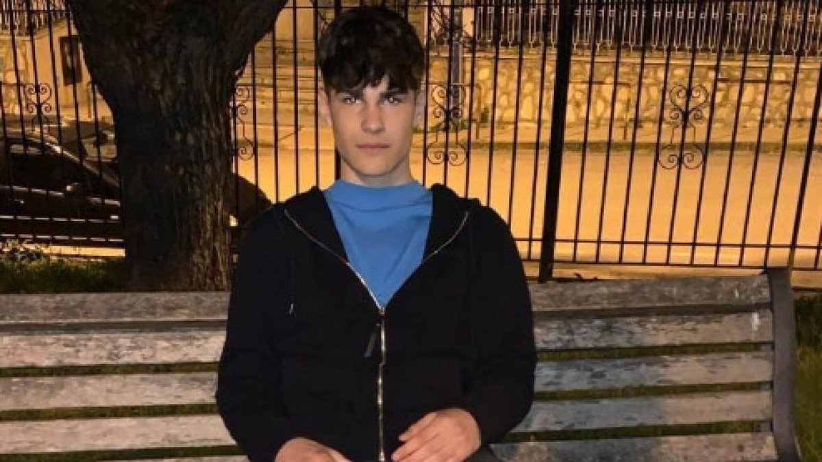 Matteo giù nel vuoto a 17 anni, spuntano tracce sospette - 