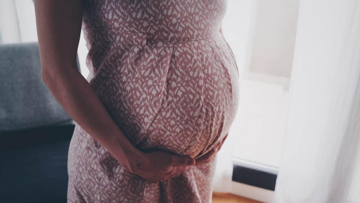 Prima la donna incinta e poi il parroco, i ladri entrano in casa e se li ritrovano faccia a faccia - 