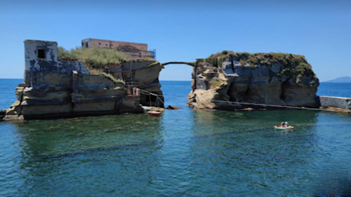 Liquami al parco protetto della Gaiola - 