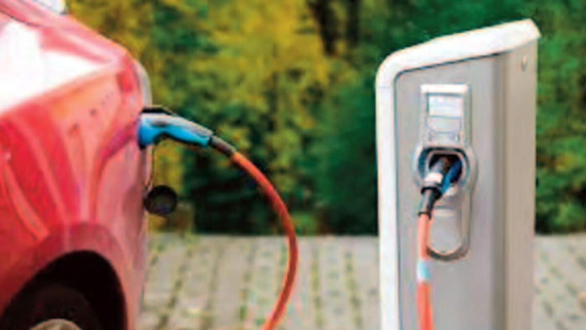 Rompe e fa razzia all'interno delle colonnine per le auto elettriche: arrestato - 