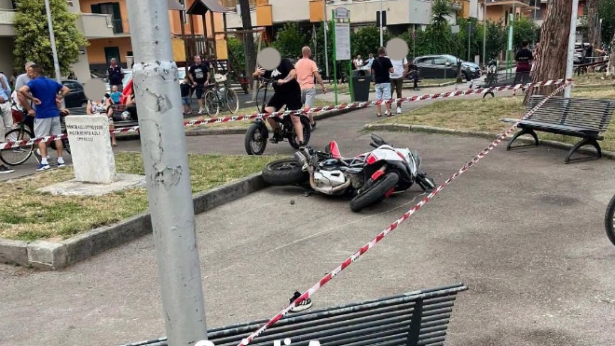 Moto in contromano colpisce bimbo in villetta - 