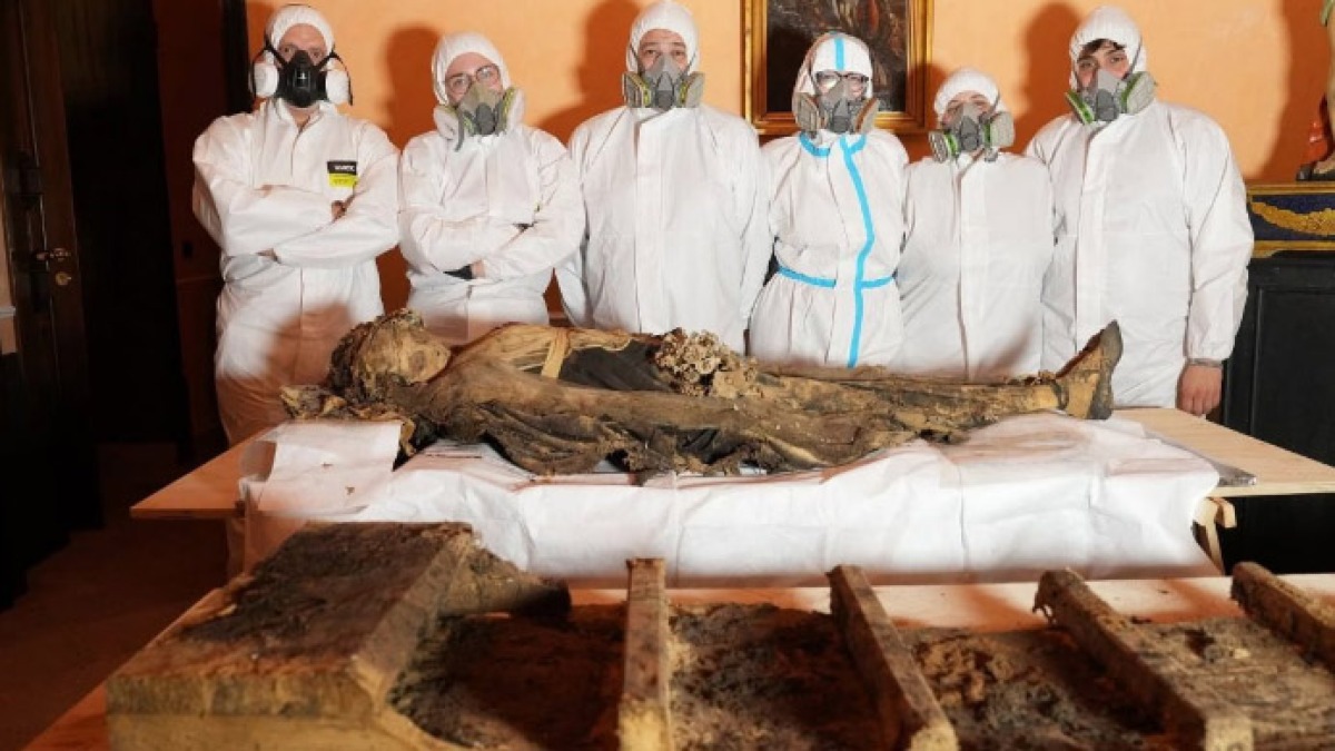 Donna mummificata scoperta in una chiesa - 