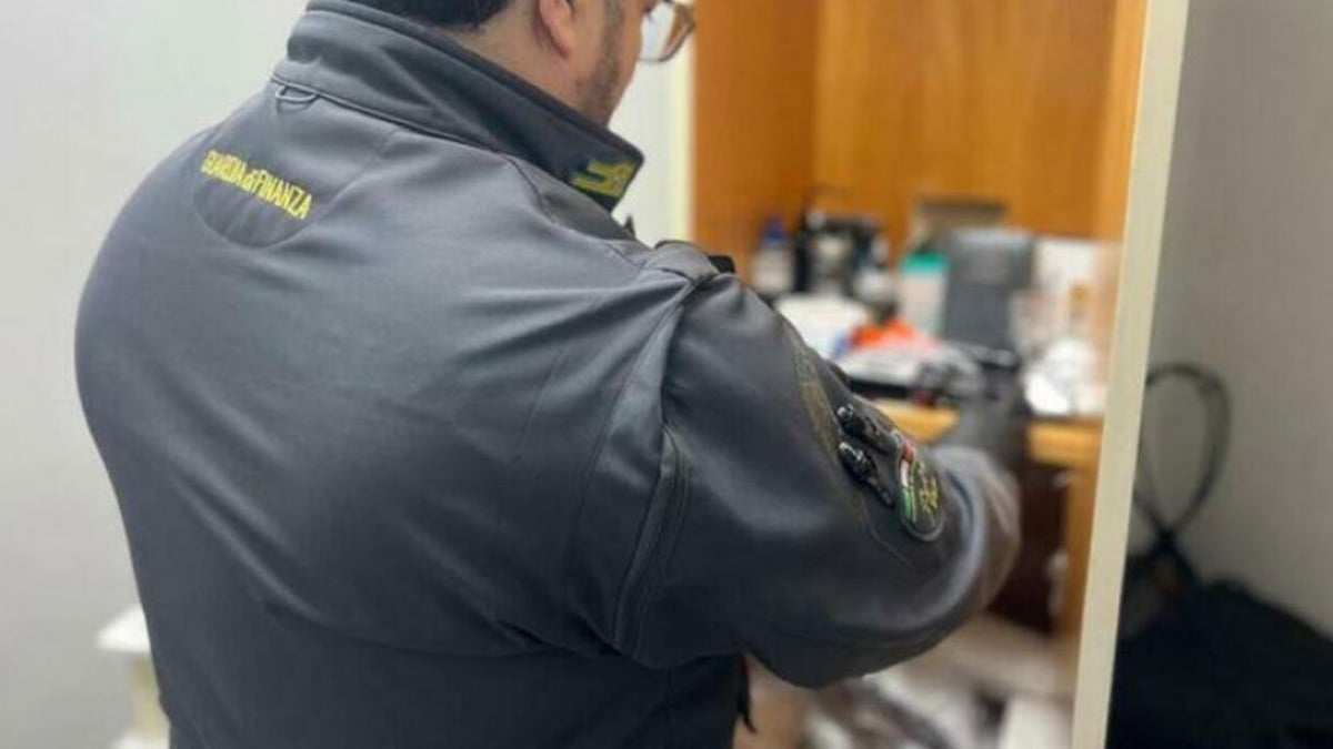 Ritocchi estetici e tatuaggi con anestetico scaduto - 