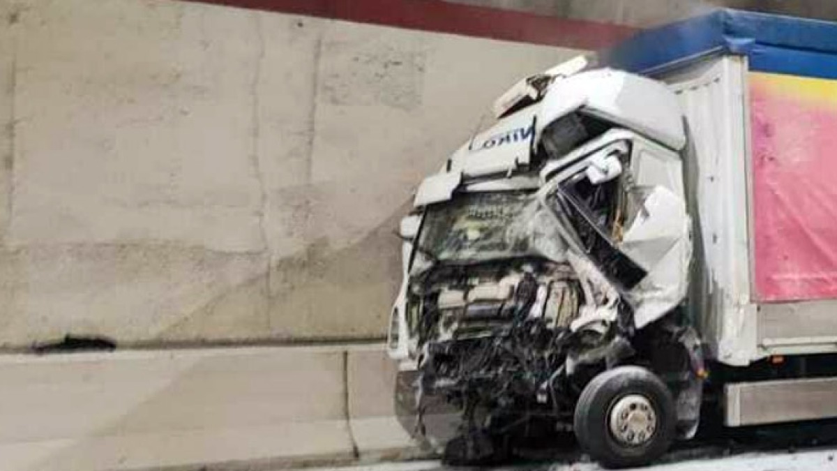 Camionista salva colleghi coinvolti in un grave incidente - 