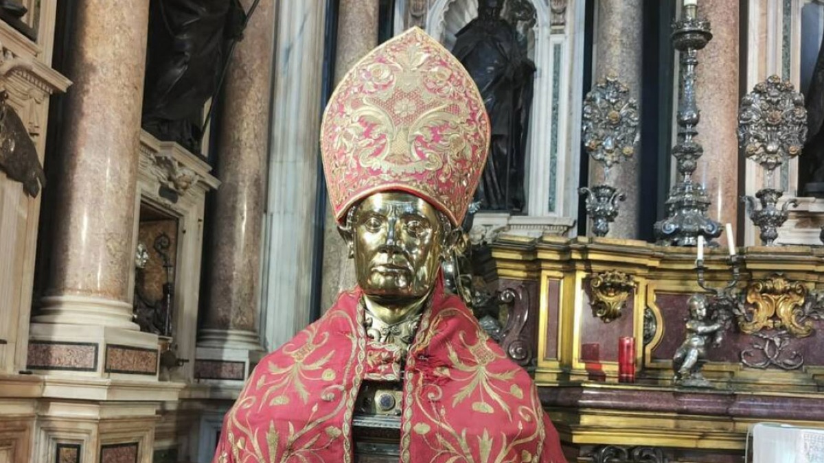 Ruba la mitra di San Gennaro dal Duomo: arrestato - 