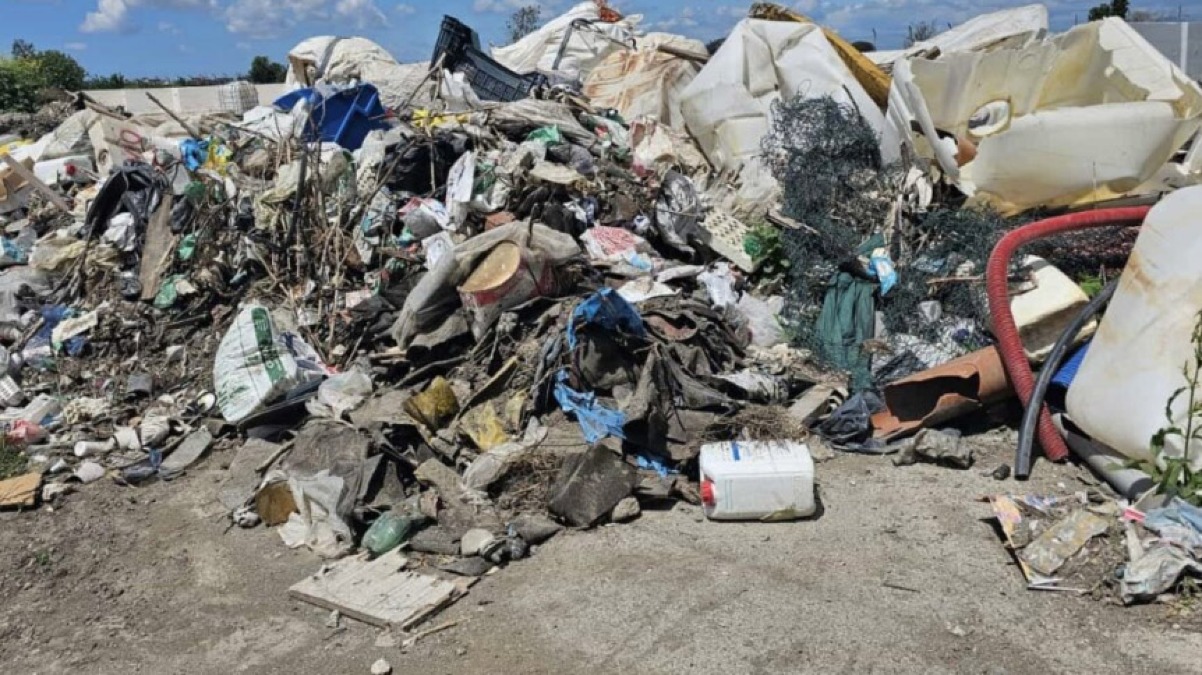 Beccato a sversare rifiuti a Boscoreale, 63enne di Pompei dovrà ripulire l'area - 