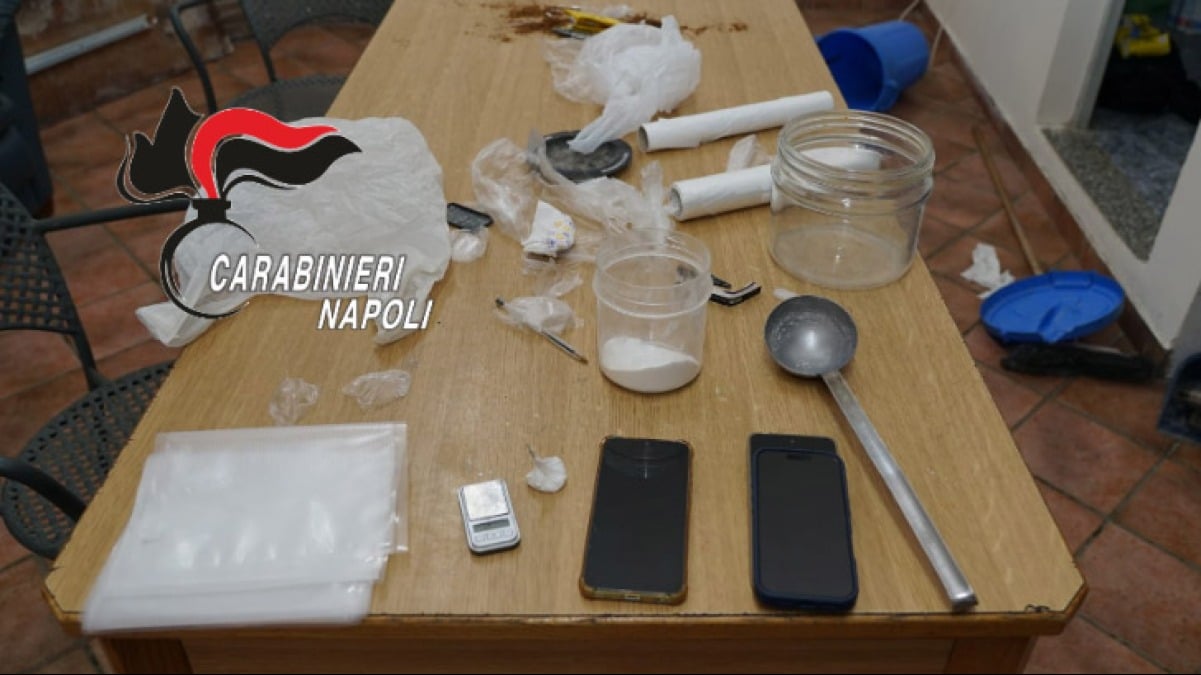Nascondono la droga nel water, arrestati mamma e figlio - 