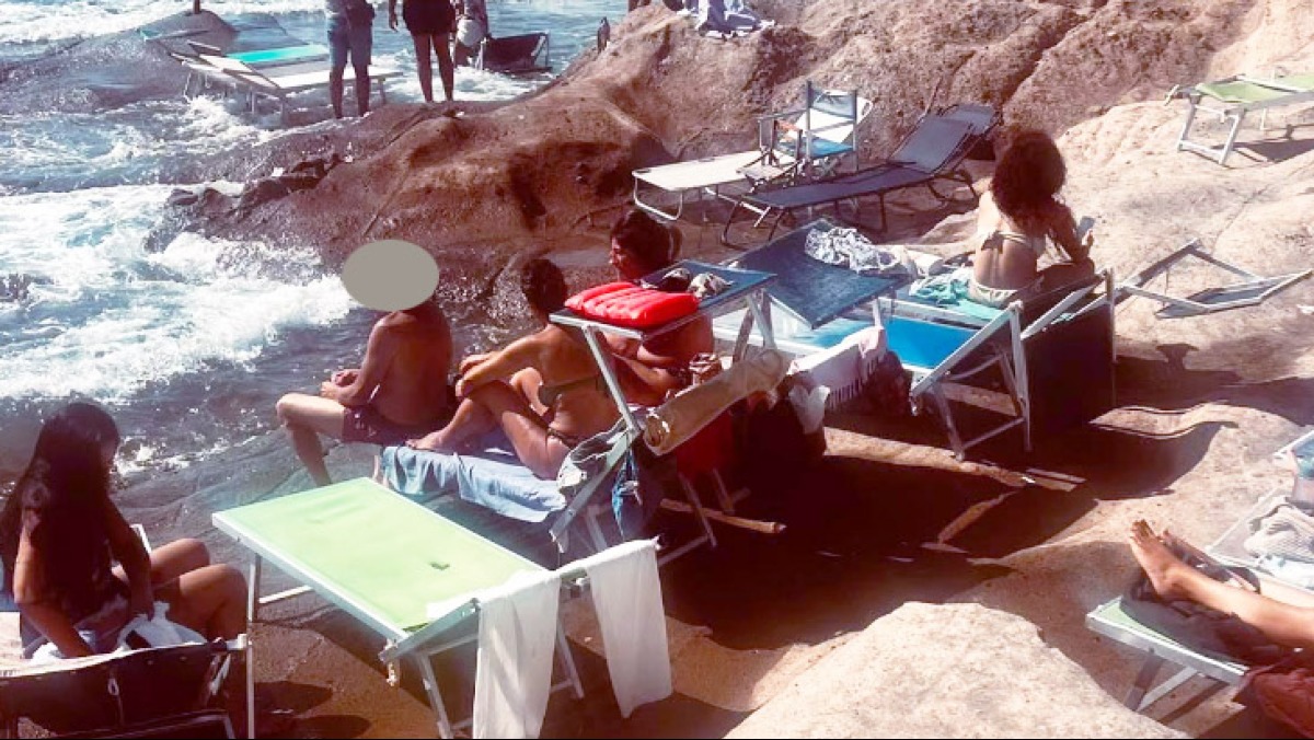 Nasce un lido abusivo sullo scoglione paesaggistico - 