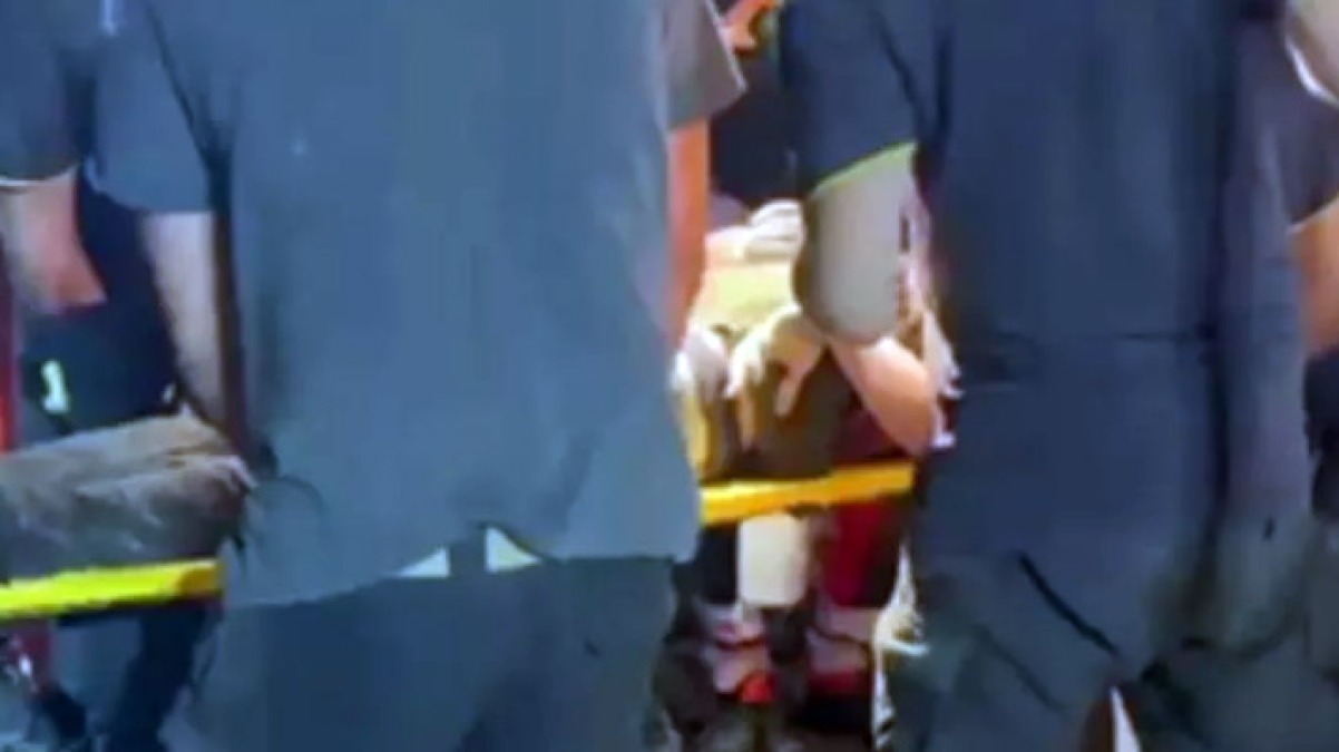 Incastrato in un tombino, liberato dopo sette ore - 