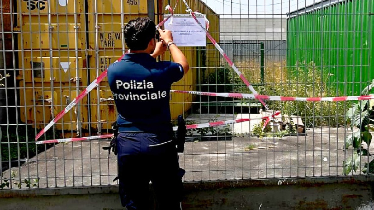 Impresa doveva recuperare ritagli tessili, invece li smaltiva irregolarmente - 